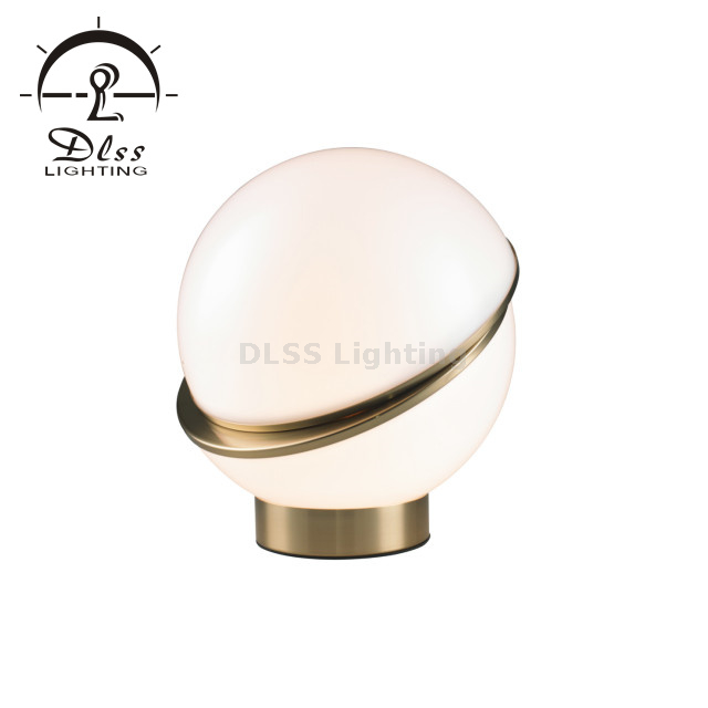 Lampe de table globe en acrylique, lampe de table en métal en laiton irrégulier créative blanche