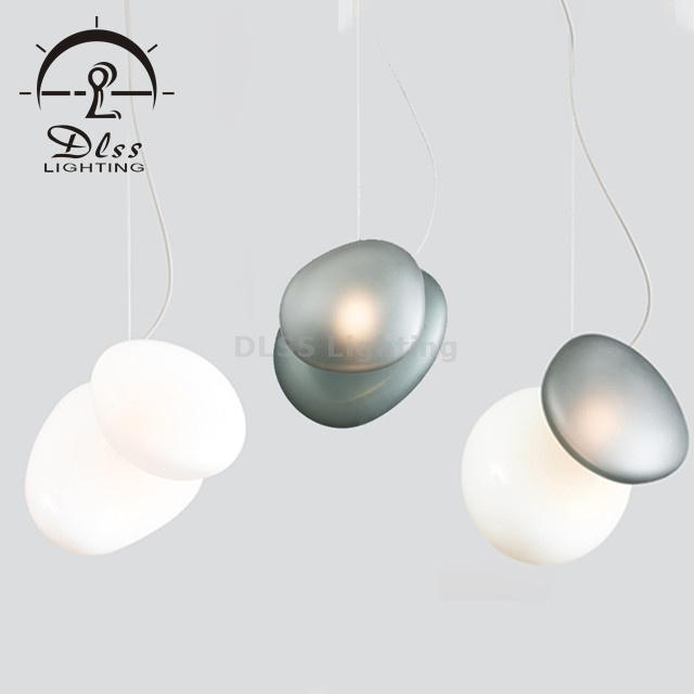 Lampe à suspension design en verre coloré, lumière créative d'île pour la cuisine de décoration de restaurant de loft de café